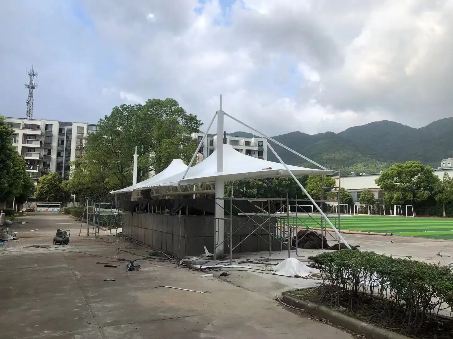 2026年贵州镇宁停车棚球场棚改造纪实:老旧雨棚换新,运维压力怎么降